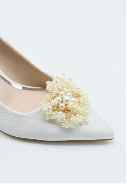 talon escarpin blanc nacré brillant satiné avec composition de perle haute qualité confortable 
